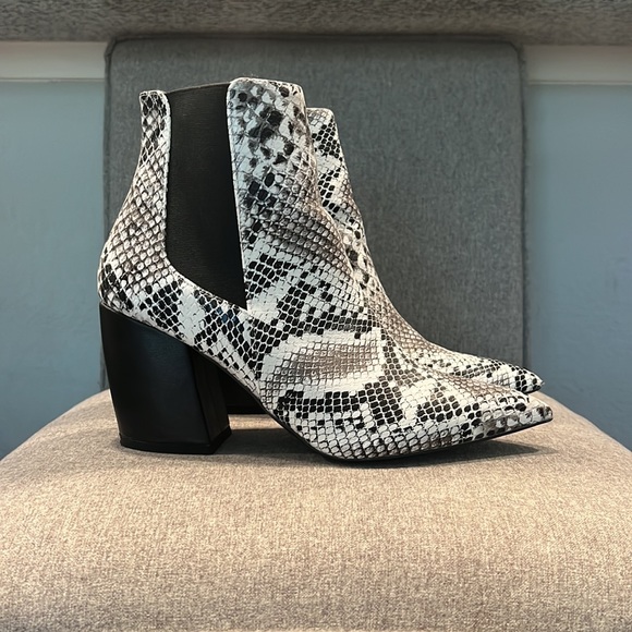 Snake print booties - Picture 2 of 3